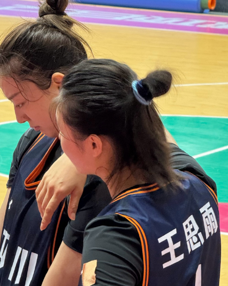 四川女篮还, 许晨妍与孙 四川女篮还, 许晨妍与孙